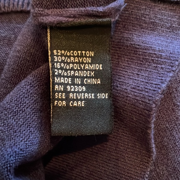 DG2 navy blue Vneck sweater. Size small - Picture 5 of 5